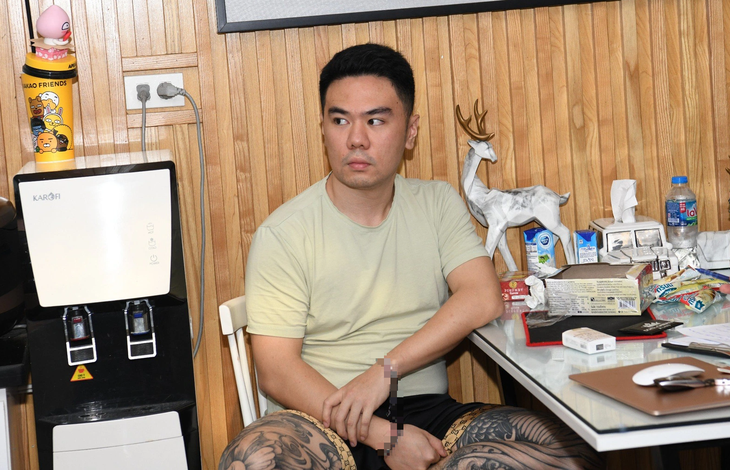 Bị can Lê Anh Thơ thời điểm bị cảnh sát bắt giữ với hành vi sản xuất thuốc lá điện tử có tinh dầu ma túy - Ảnh: C04